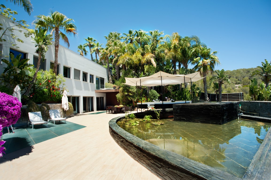 ACQUAMARINA-GRAND-VILLA-INTERIOR-TERRACE